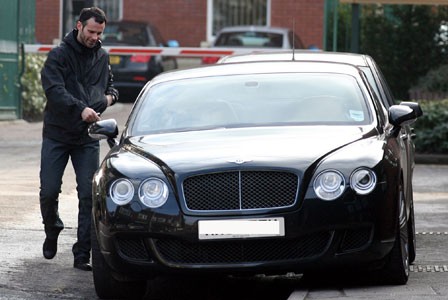 Dòng Bentley đứng đắn, sang trọng cũng là sở thích của Giggs